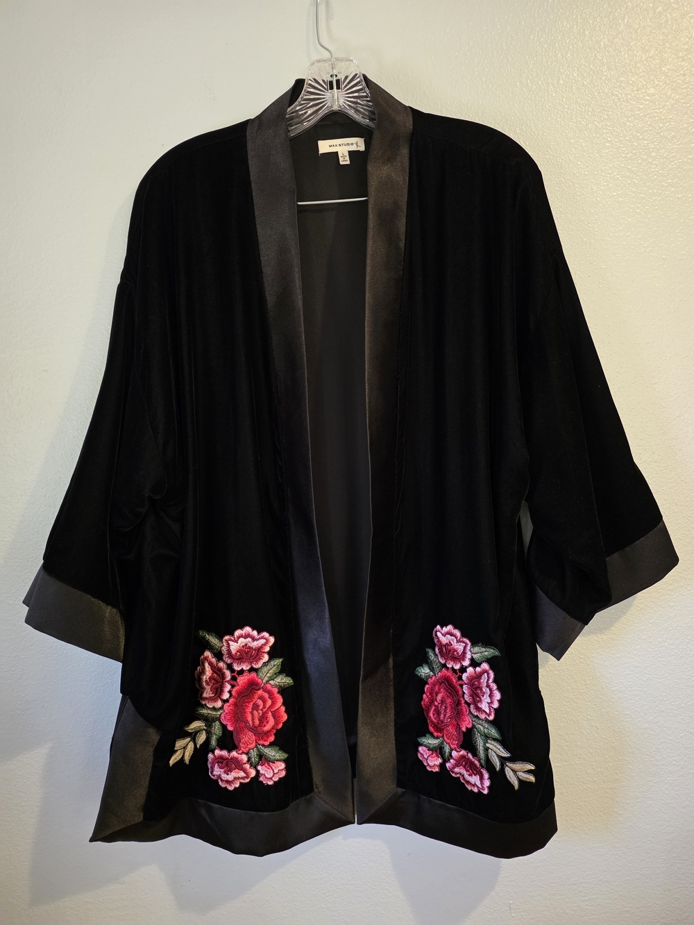Womens Max Studio Floral Embroidered Velvet Satin Lined Kimono Black L